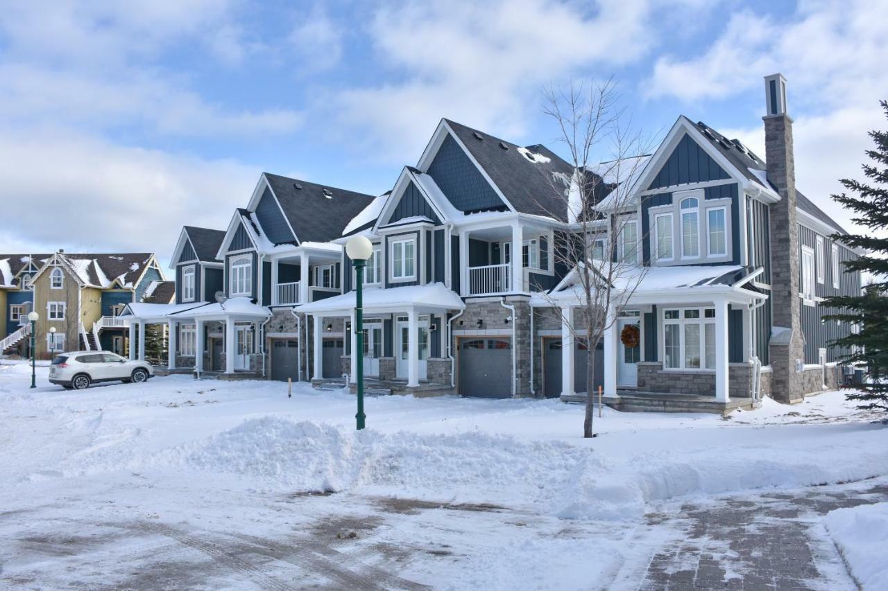 New Blue Mountain Village Snowbridge Executive Townhome Sleeps 10 With Outdoor Pool And Shuttle Nottawa Exteriör bild