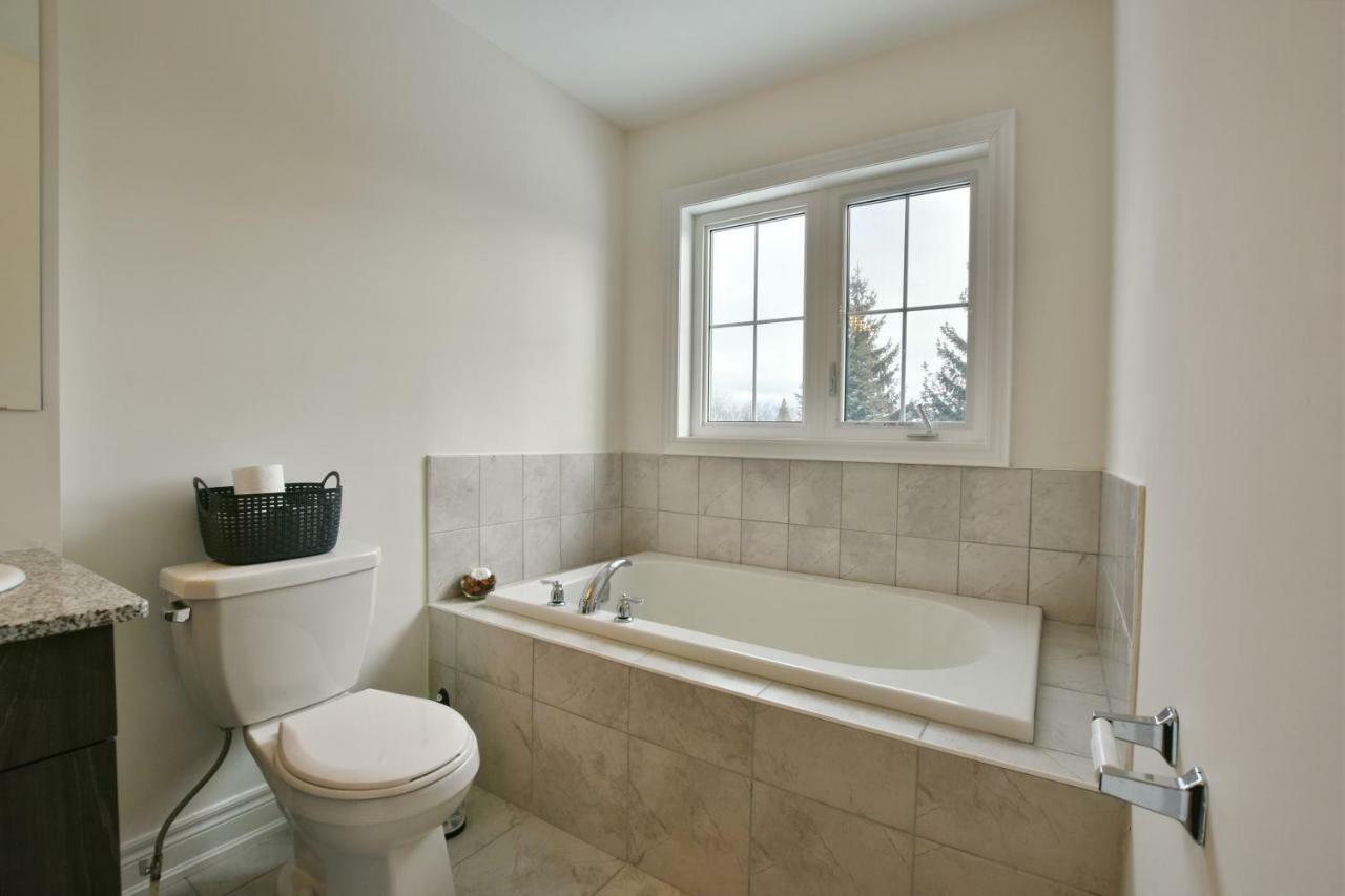 New Blue Mountain Village Snowbridge Executive Townhome Sleeps 10 With Outdoor Pool And Shuttle Nottawa Exteriör bild