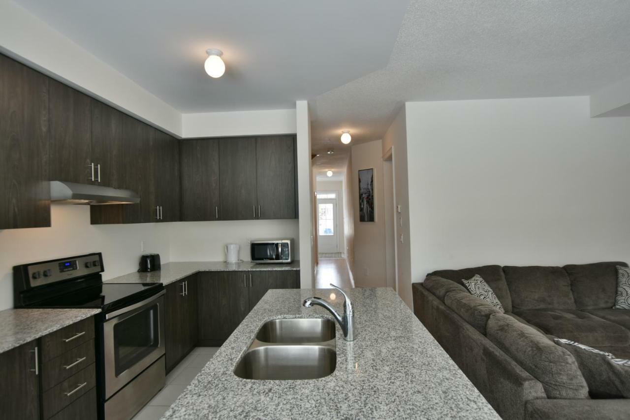 New Blue Mountain Village Snowbridge Executive Townhome Sleeps 10 With Outdoor Pool And Shuttle Nottawa Exteriör bild