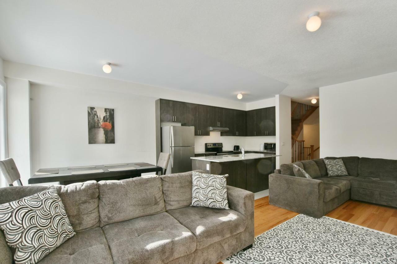 New Blue Mountain Village Snowbridge Executive Townhome Sleeps 10 With Outdoor Pool And Shuttle Nottawa Exteriör bild